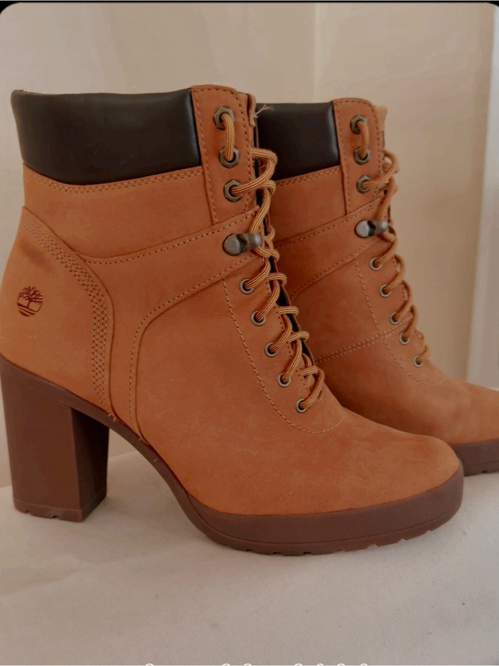 Timberland Women's Tan Lace-Up Block Heel Boots with Padded Collar